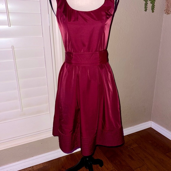 Tevolio Burgundy Satin Cocktail Dress - Size 4 Like New - Picture 5 of 5